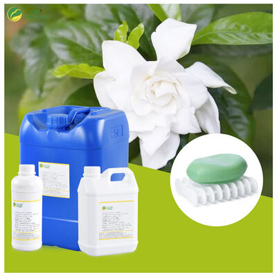 L'huile de parfum de savon à odeur de fleurs utilisée en usine pour la fabrication de savon